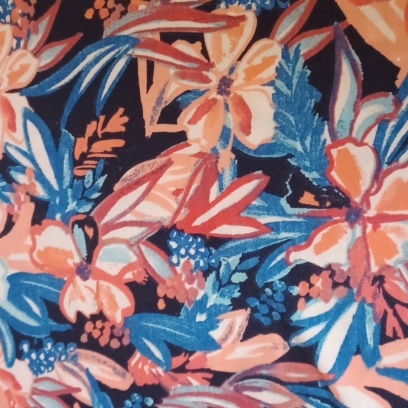 Palm Grove Petite Bell Sleeve Top - Picture 9 of 11